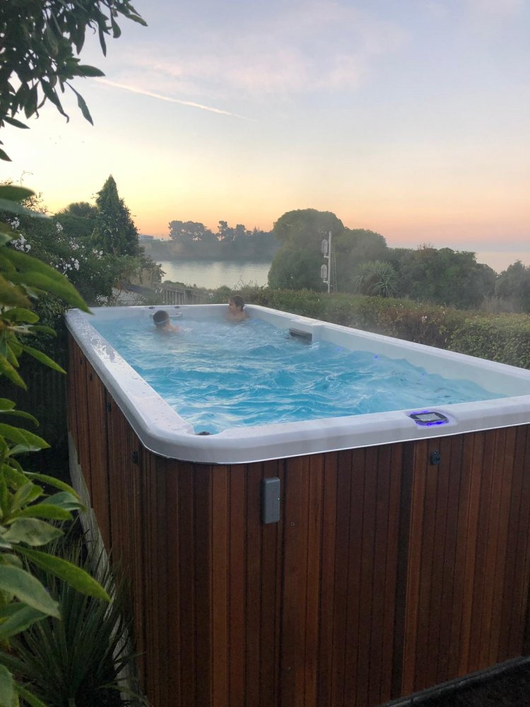 M5 Watersedge Plunge with seating for 8 People Spa Pools Otago